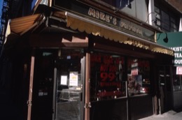 Fast-Food;Kaleidos;Kaleïdos;New-York;Restaurant;Snack;Tarek-Charara;United-States-of-America;USA;Tribeca;La-parole-à-limage;Mikes-Papaya